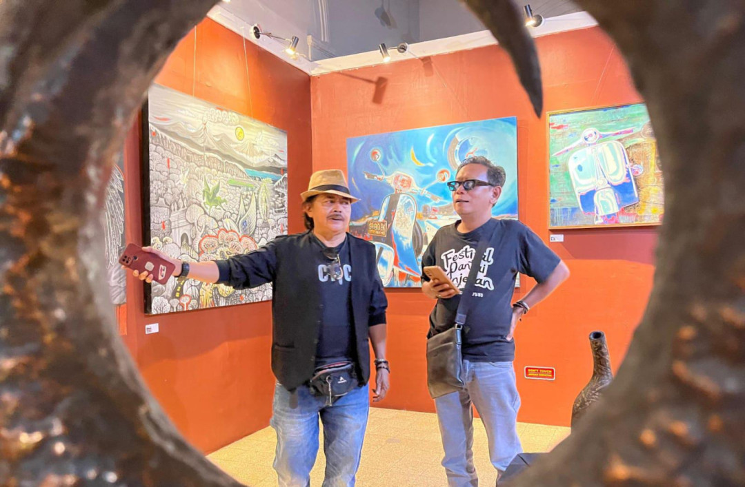 Melihat Lukisan Kontemporer Khusnul Bahri