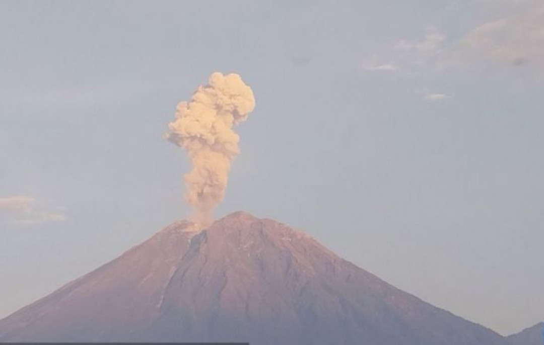 Erupsi Semeru Jelang Idulfitri, Kolom Abu Capai 1.000 Meter
