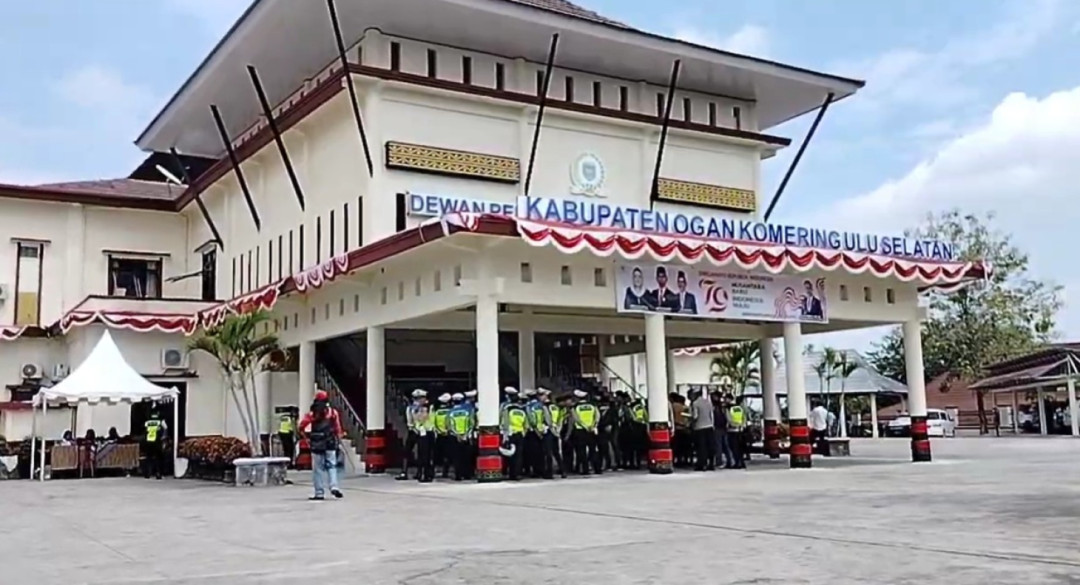Pelantikan Anggota DPRD Kabupaten OKU Selatan Periode 2024-2029 Dilangsungkan dengan Pengamanan Ketat