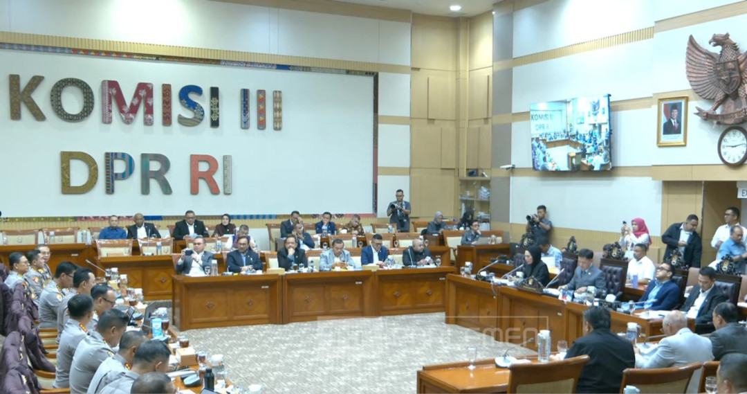 Raker Dengan Kapolri, Komisi III DPR Soroti Respons terhadap Kebebasan Berekspresi