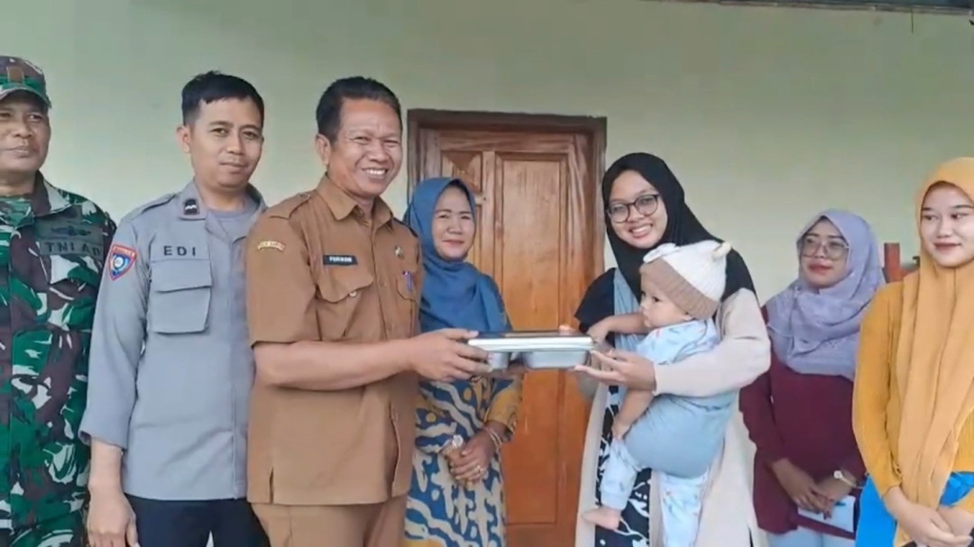 Ratusan Ibu Antusias Antre Program Makan Bergizi Gratis di Cilegon