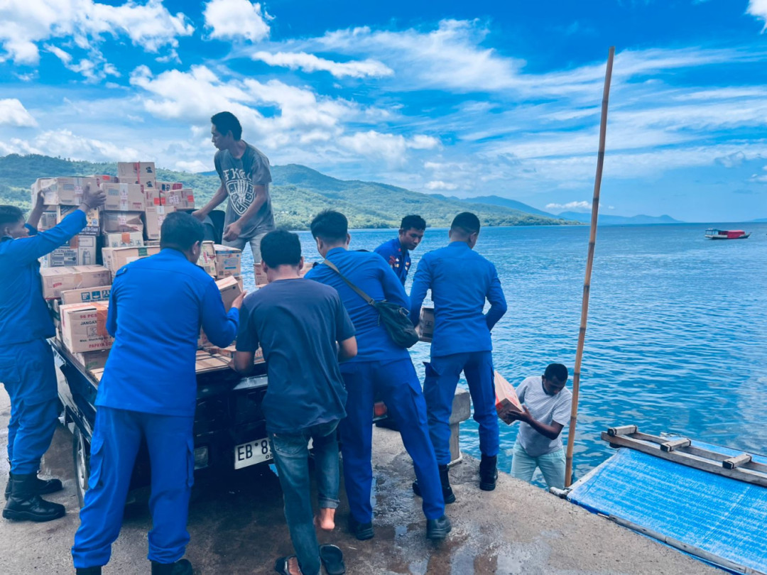 Ditpolairud Polda NTT Gelar Aksi Polisi Penolong Masyarakat di Flores Timur