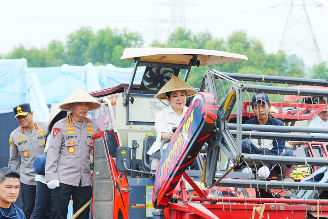 Kapolri Bersama Ketua Komisi IV DPR RI Pimpin Panen Raya Jagung Serentak