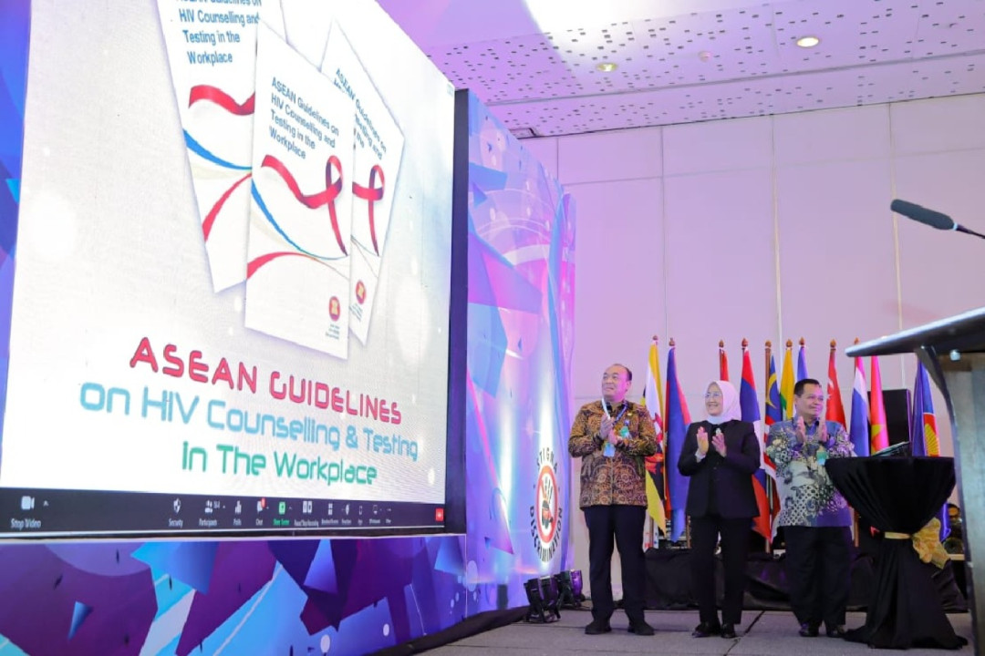 Kemnaker Kerjasama dengan IDKI-ASEAN OSHNET, Luncurkan Pedoman Konsultasi Pencegahan HIV-AIDS