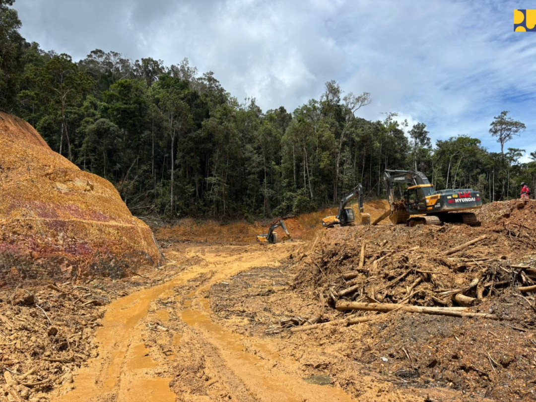 Menteri Dody Kerahkan 57 Alat Berat Pulihkan Akses Trans Papua