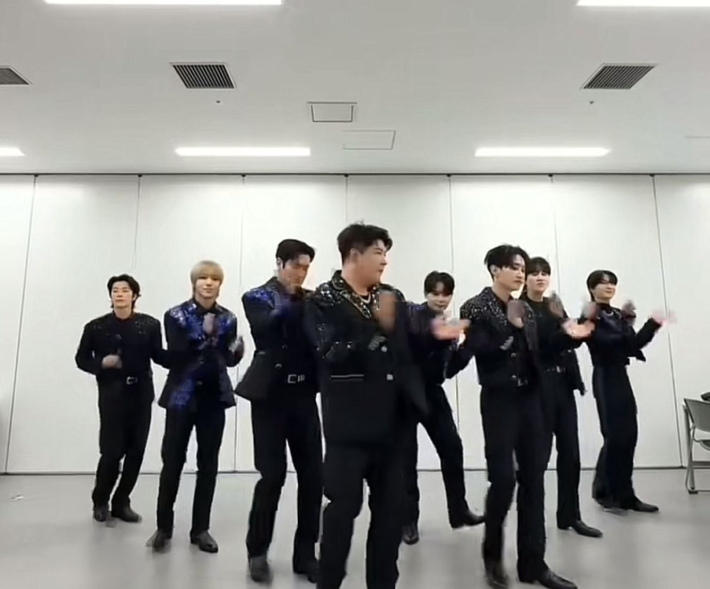 Super Junior Kejutkan Penggemar dengan Tarian Lagu India "You Are My Sonia"