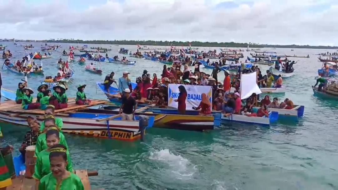 Parade Seribu Perahu dalam Deklarasi Suku Bajau Wakatobi
