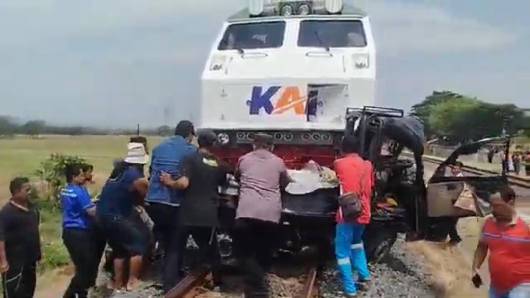 Kecelakaan Kereta Tawang Jaya Tabrak Mobil Pick Up, 2 Orang Tewas
