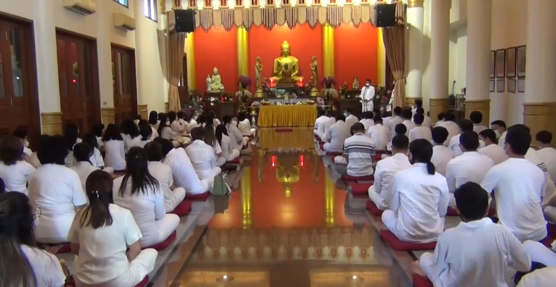 Umat Budha Gorontalo Gelar Peribadatan Hari Tri Suci Waisak 2022