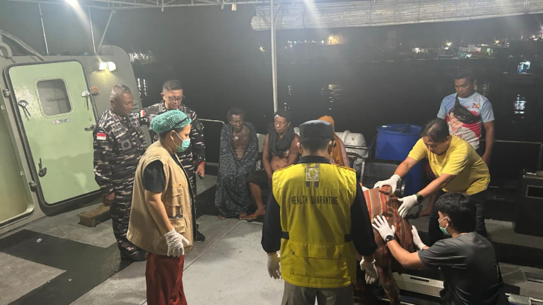 Heroik: TNI AL Selamatkan 14 Nyawa di Bitung