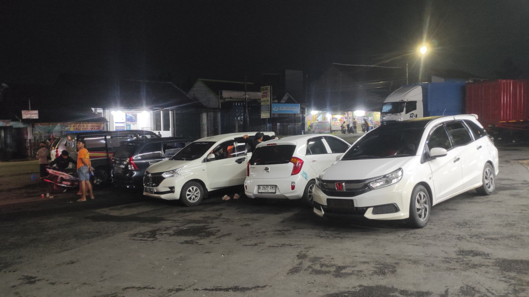 Simpang Ajibarang Lancar, Pemudik Manfaatkan SPBU Untuk Melepas Lelah