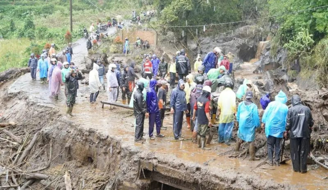 Jalur Pendakian Gunung Slamet Ditutup Usai Longsor dan Banjir Bandang