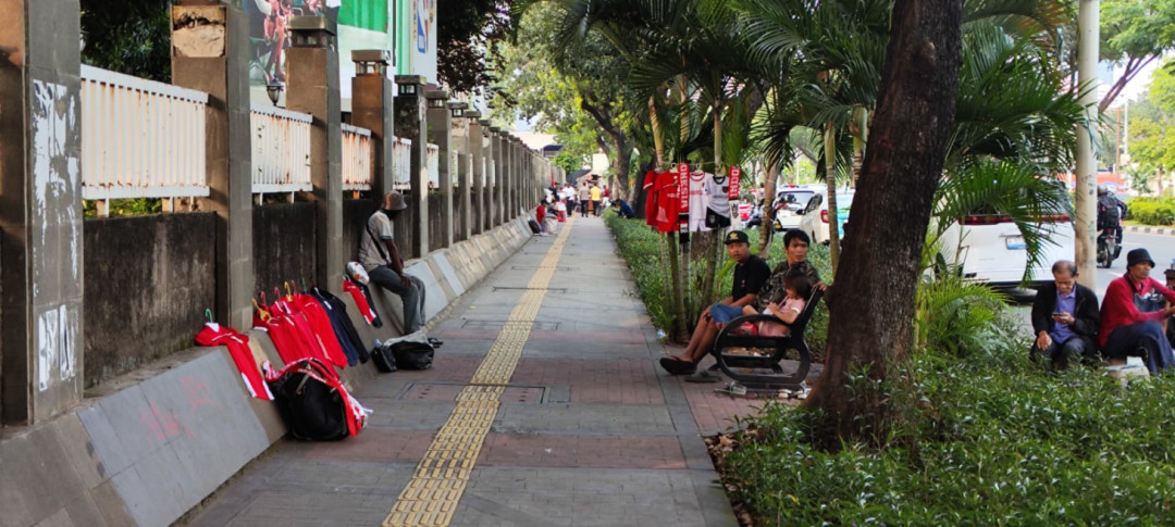 Jelang Indonesia vs Malaysia, Pedagang Mulai Siaga di Sekitar GBK Meski Jalanan Masih Lengang