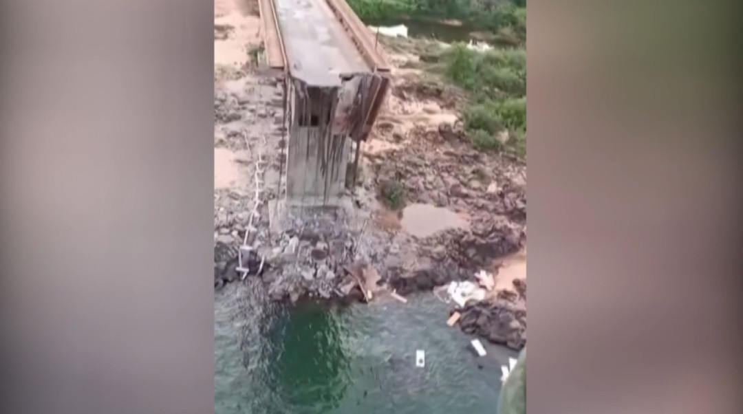 Jembatan Antara 2 Negara Bagian Brasil Runtuh 