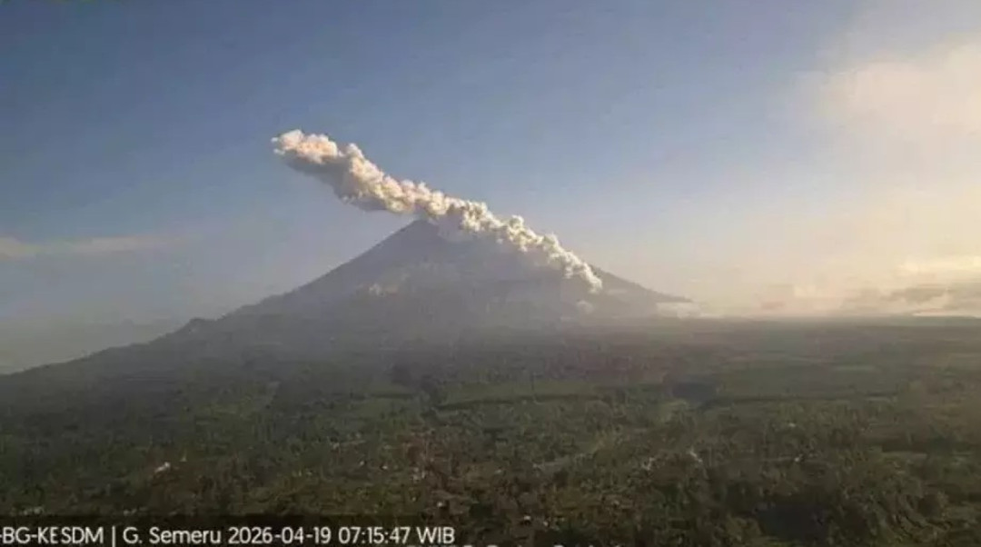 Gunung Semeru Erupsi, Awan Panas Capai 4 KM
