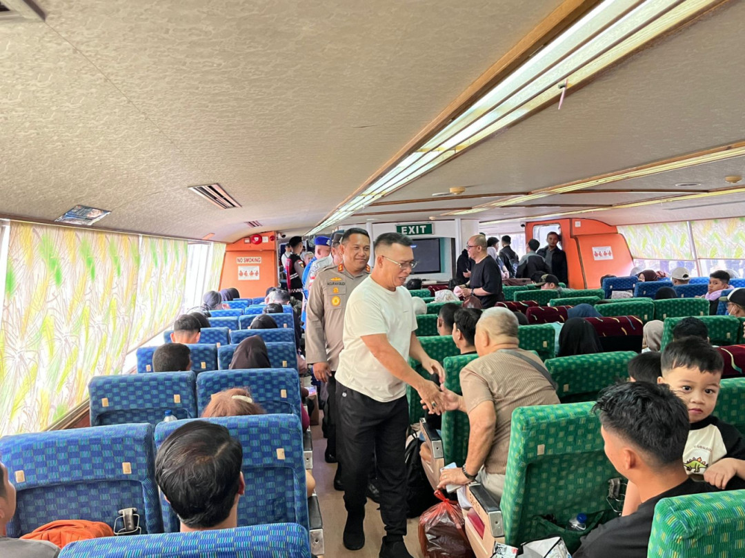 Kapolres dan Bupati Lepas Arus Mudik Operasi Ketupat Seligi 2026 di Pelabuhan Tarempa