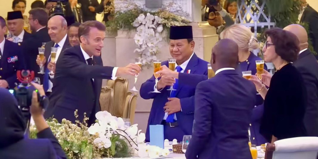 Prabowo Bersulang untuk Macron dalam Jamuan Kenegaraan di Istana Negara