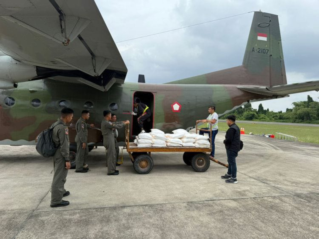 Cegah Karhutla Riau, Kemenhut Sebar 1.600 Kg Garam di Langit