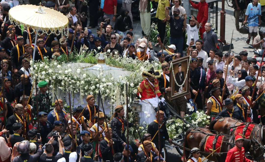 Ribuan Warga Iringi Keberangkatan Jenazah Pakubuwono XIII ke Imogiri