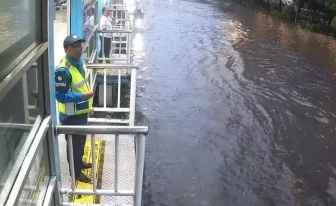 Transjakarta–Mikrotrans Alihkan Sejumlah Rute Imbas Banjir dan Pekerjaan Proyek