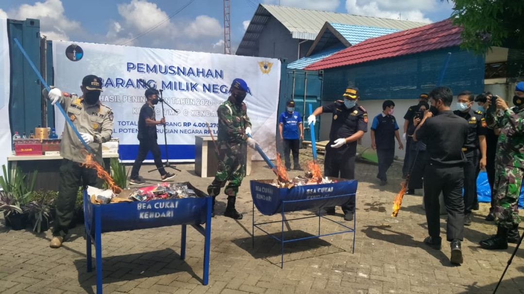 Bea Cukai Kendari Musnahkan 3 Juta Rokok Ilegal