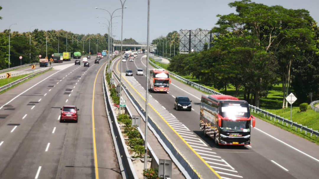 Arus Kendaraan Menuju Cirebon di Tol Cipali Meningkat 16,8 Persen
