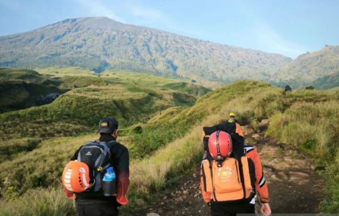 WNA Swiss Terjatuh di Rinjani, Dievakuasi Lewat Udara