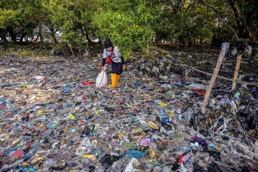 Pemerintah Wajibkan Produsen Daur Ulang Plastik: Langkah Drastis Tekan Krisis Sampah