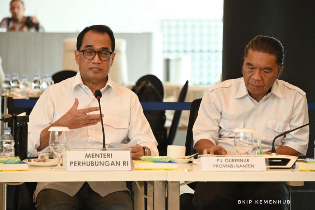 Menhub Bahas Upaya Antisipasi Kepadatan di Pelabuhan Penyeberangan Merak guna Persiapan Angkutan Lebaran 2023