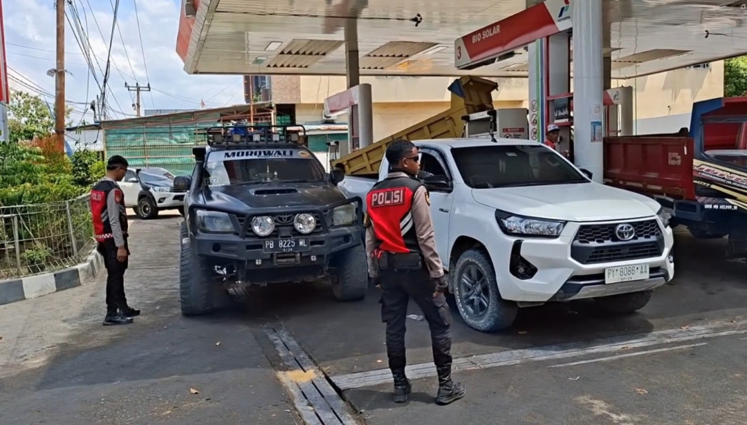 Cegah Penimbunan BBM, Polisi Siaga di Sejumlah SPBU Kota Sorong
