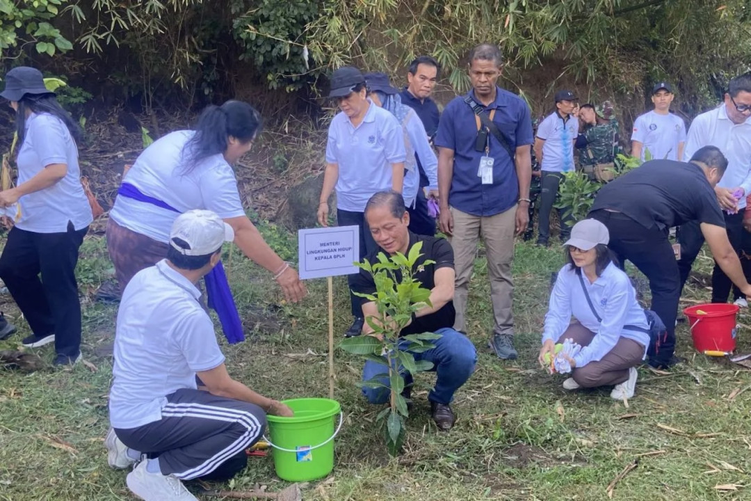 Menteri LH Dukung Bali Pulihkan DAS dengan Gerakan Tanam Pohon