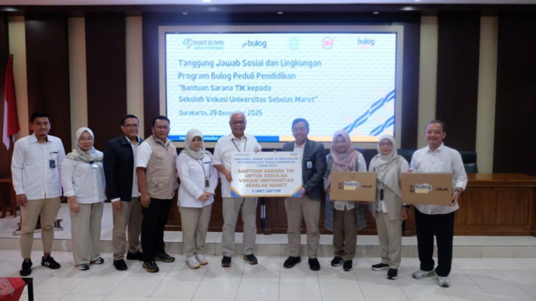 BULOG Salurkan Bantuan Laptop Dukung Pendidikan Vokasi UNS