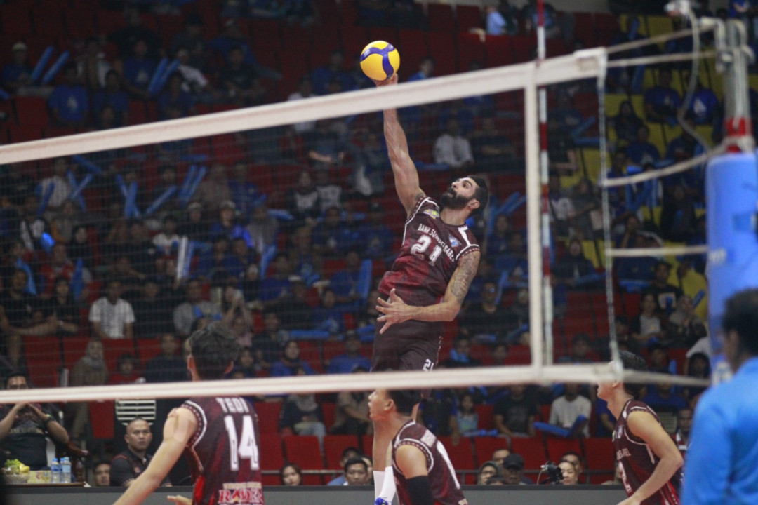 Salah Tumpuan, Pemain Palembang Bank Sumsel Babel Akhiri Musim Proliga dengan Ambulans