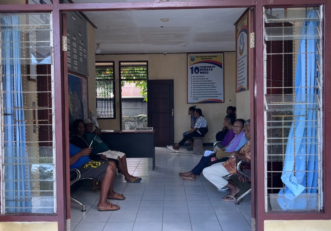 1.461 Warga Sanggeng Papua Barat Terima Bantuan Pangan Tahap II