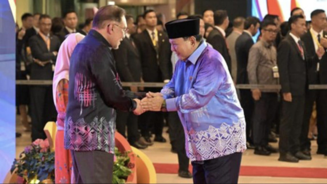 Hadiri Gala Dinner KTT ke-46 ASEAN, Presiden Prabowo Kenakan Batik Bernuansa Biru