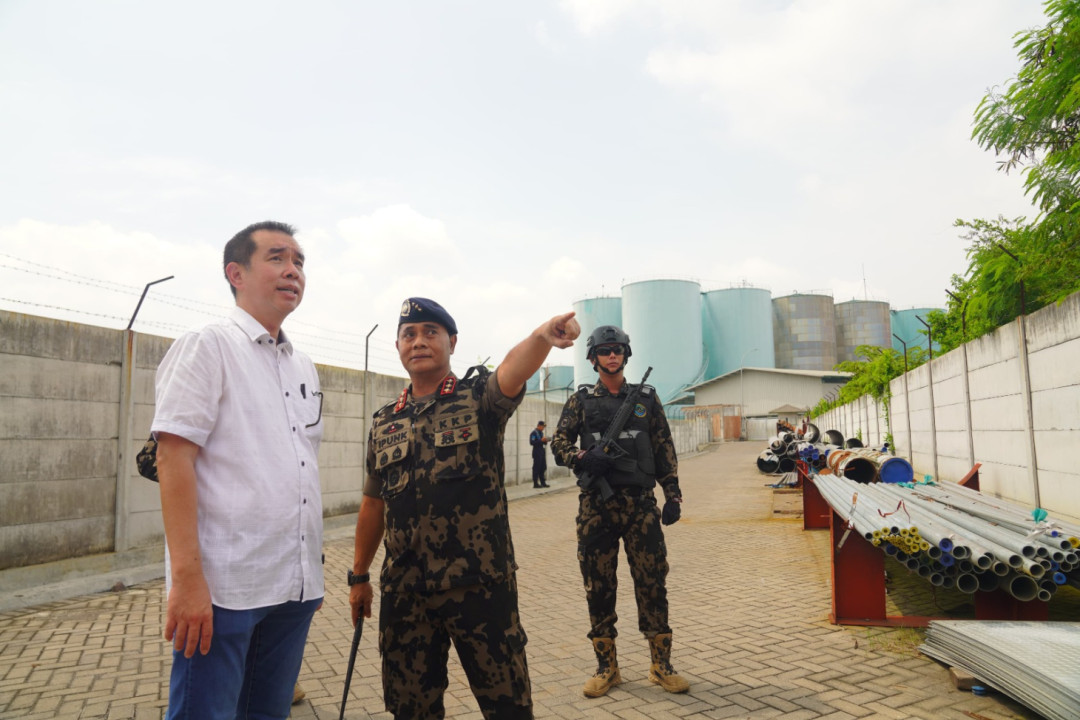 KKP Segel Aktivitas Ruang Laut Ilegal Gresik
