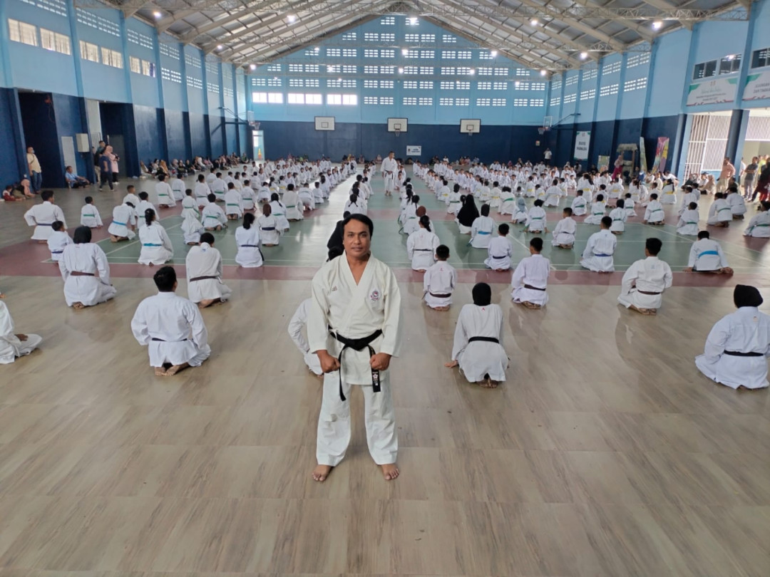 450 Karate-Ka KKI Riau Ikuti Ujian Kenaikan Tingkat di Dojo Dharma Loka Pekanbaru