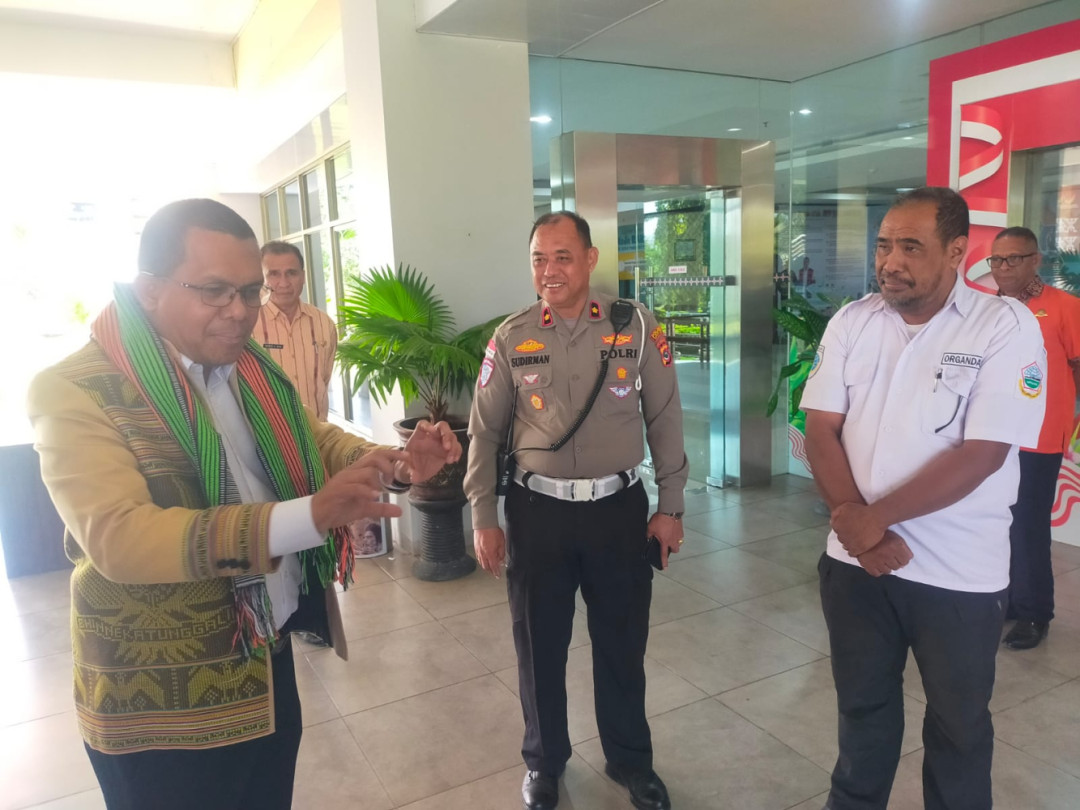 Gubernur NTT: Polemik Angkutan Mobil Pick Up, Pemprov Tidak Korbankan Usaha Angkot