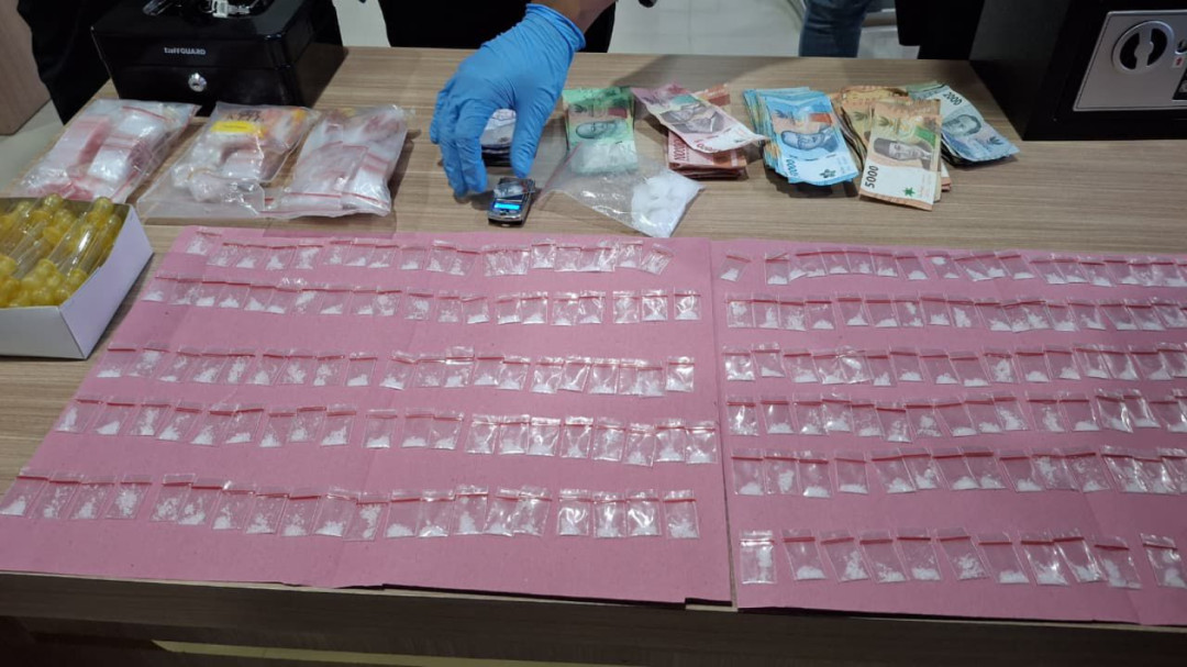 Polsek Lubuk Begalung Ringkus Bandar Sabu di Pasar Gaung, Ratusan Paket Siap Edar Disita