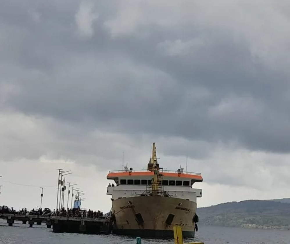 Cuaca Buruk, KM Sabuk Nusantara 43 Tertahan di Pelabuhan Waingapu