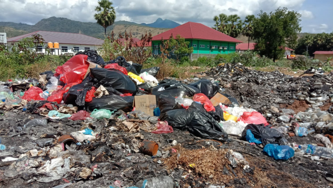 Miris! Limbah Medis Berserakan di Lingkungan RSUD Aeramo Nagekeo