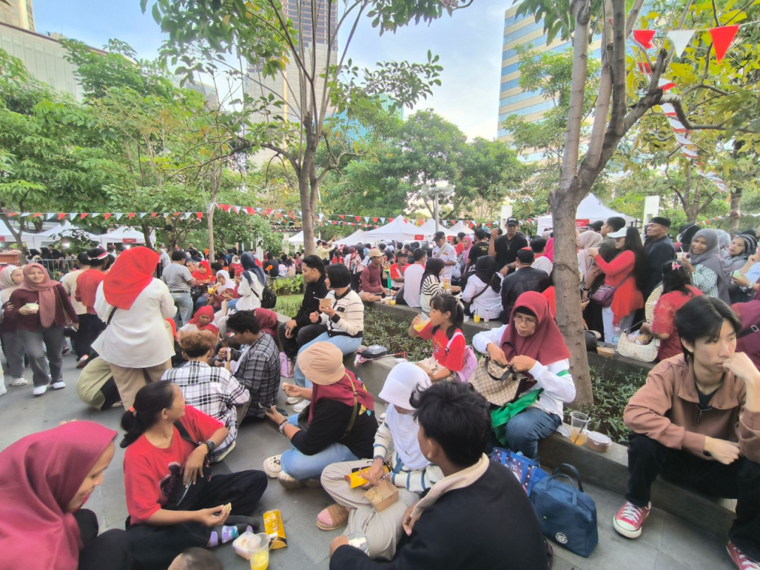 Pesta Rakyat HUT ke-80 RI Meriah, Warga Nikmati Konser hingga Kuliner UMKM