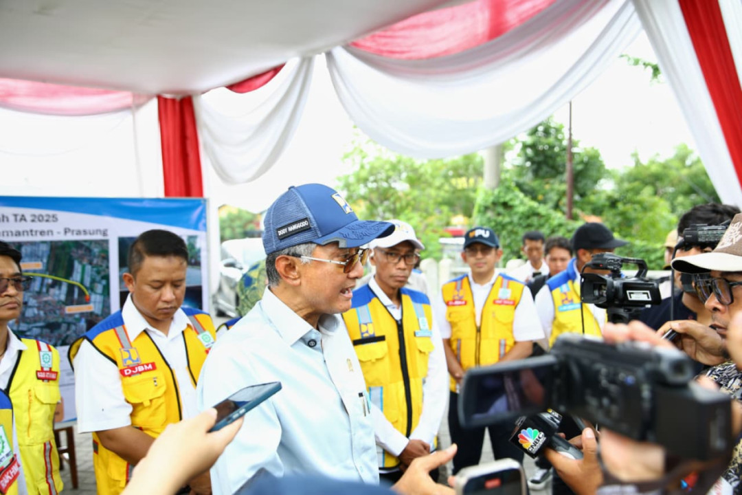 Menteri PU Tinjau Jalan Daerah Banjarkemantren–Prasung