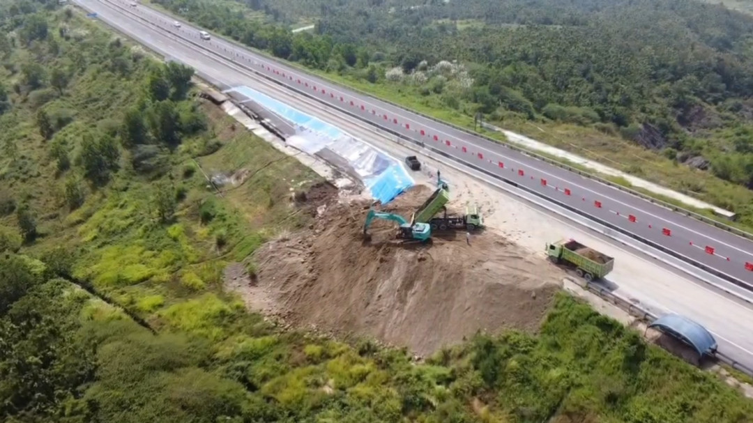 Tol Cisumdawu Retak 80 Meter, Lalin Diberlakukan Contraflow