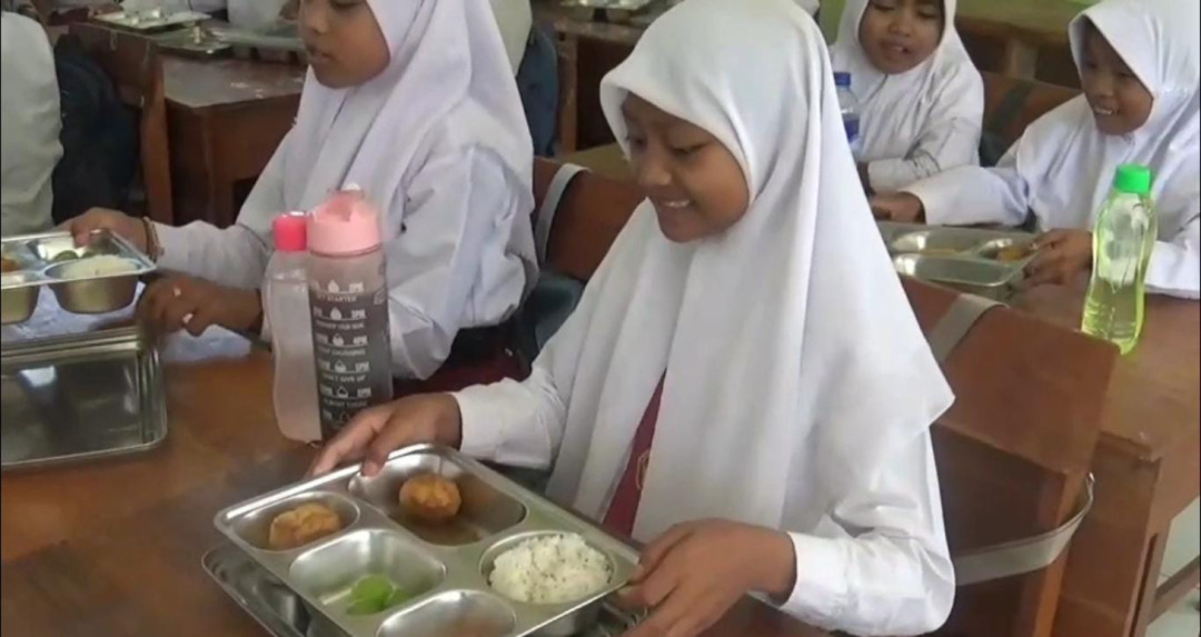 Siswa SDN Sampang , Gembira Sambut Makan Bergizi Gratis
