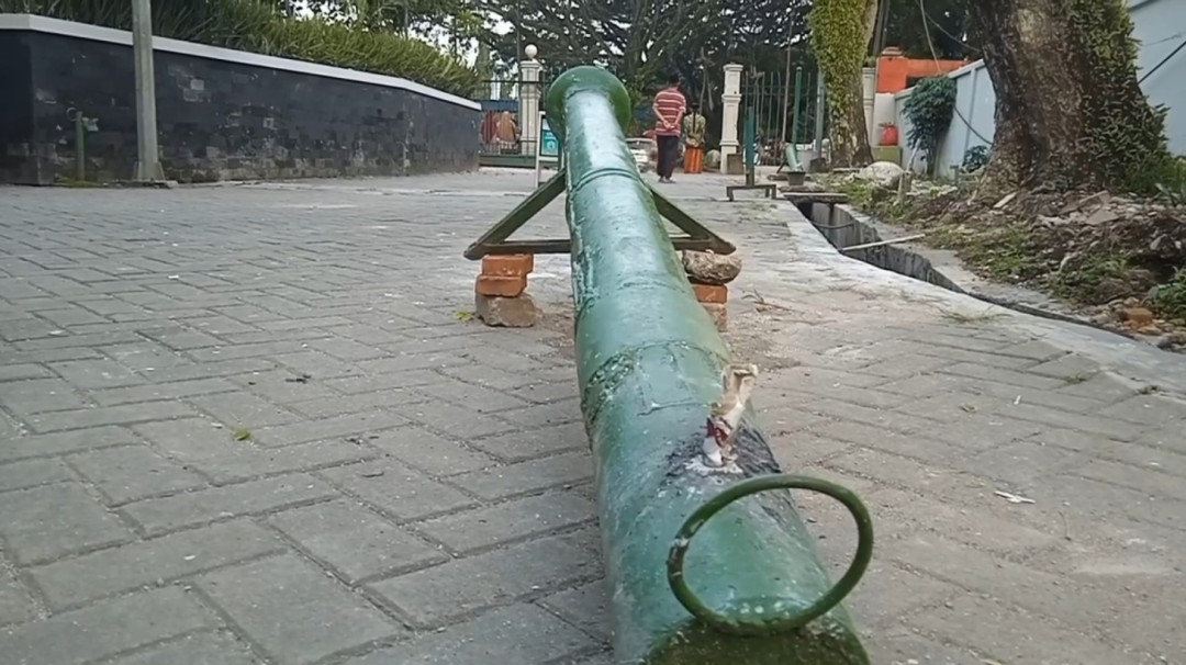 Masjid Agung Al-A'raaf Rangkasbitung Lestarikan Tradisi Dentuman Meriam Saat Ramadan