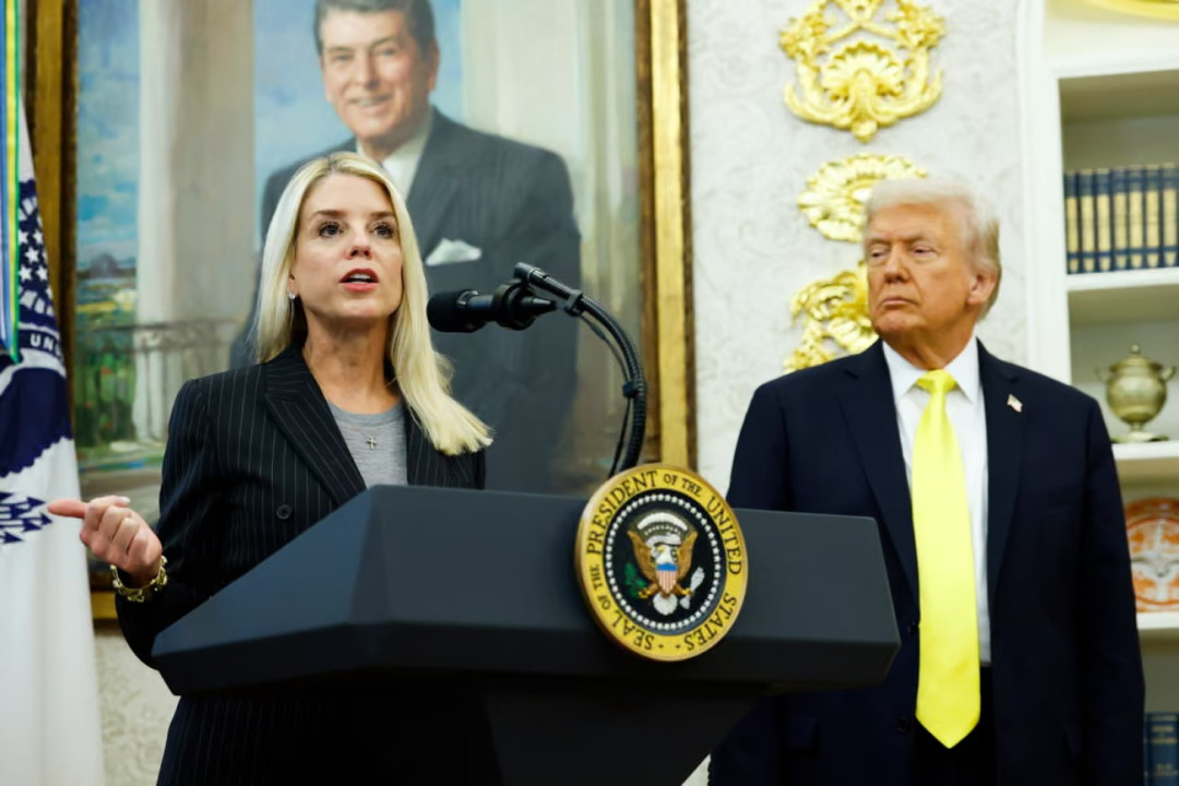 Trump Pecat Jaksa Agung Pam Bondi
