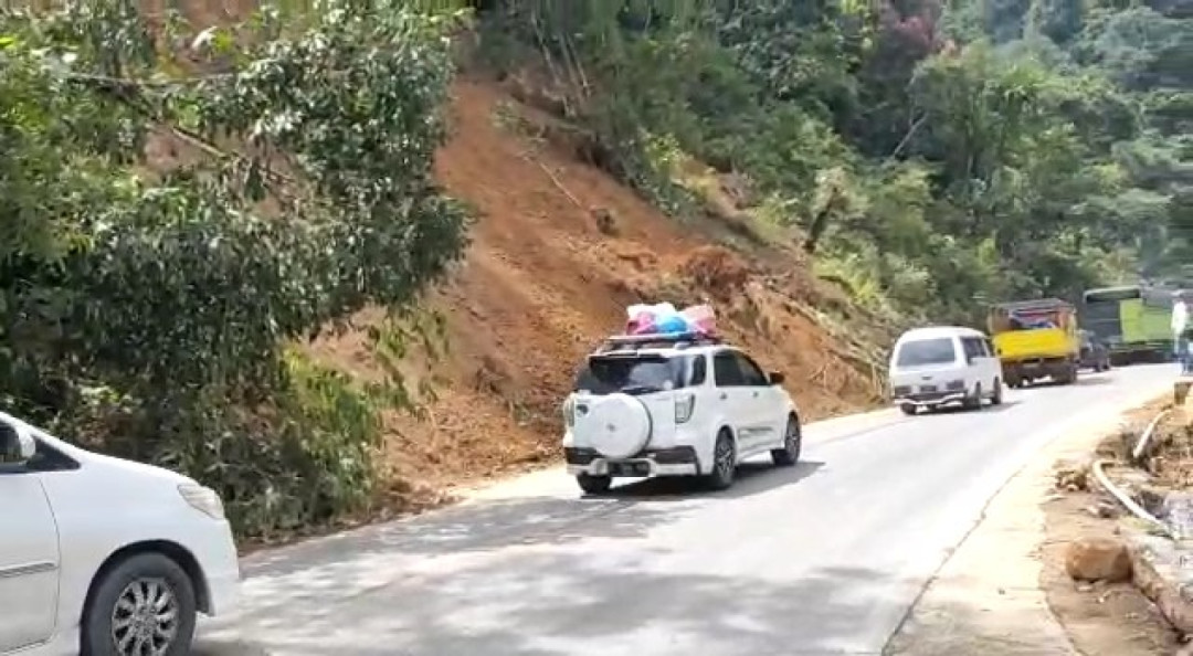 Jalan Padang - Solok Longsor Berkali-kali, PJN Sumbar : Waspada Saat Melintas