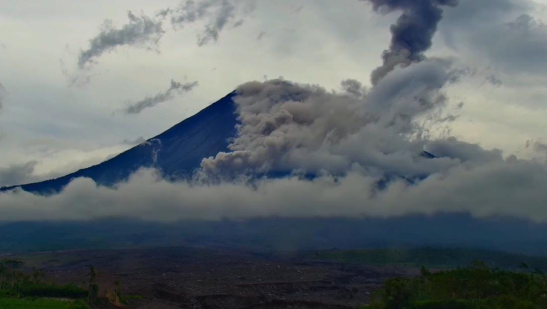 Siaga Erupsi Gunung Semeru Skala Besar, BPBD Lumajang: Penurunan Status Tidak Serta Merta Aman