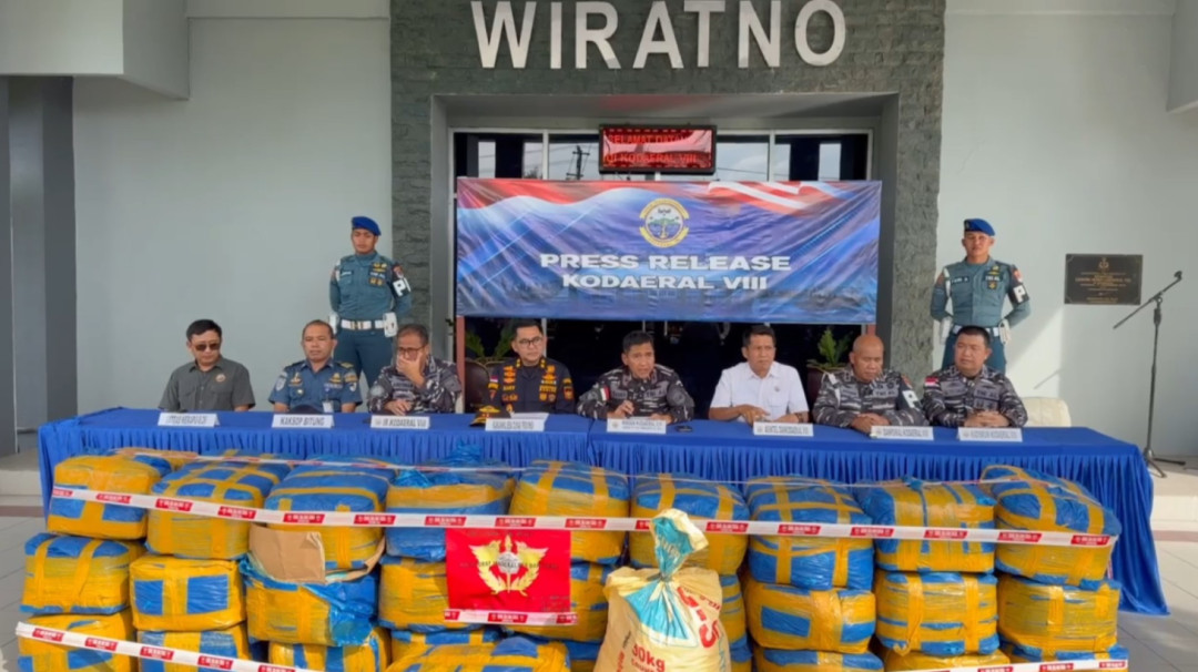 Sinergi TNI AL dan Bea Cukai Gagalkan Penyelundupan 1,4 Ton Sianida